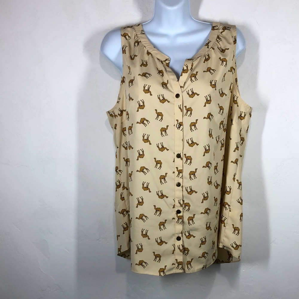 Croft & Barrow tan camel print sleeveless blouse size large